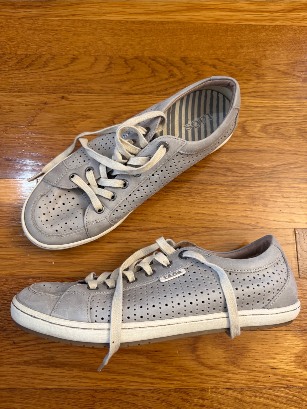 Taos Jester Sneakers Light Gray Leather Perforated - Size 9.5
